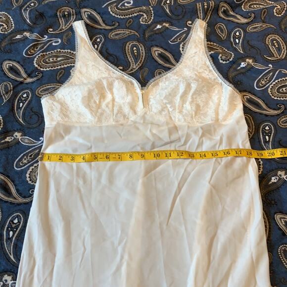 Vintage Barbizon cream midi slip with lace bust, large or 20 - Picture 9 of 11